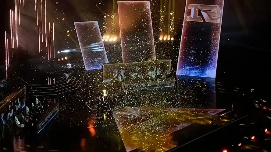 MSI名场面回顾：RNG 2018金色雨背后的LPL荣耀时刻